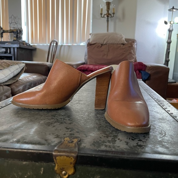 Amanda Smith Shoes - Vintage 1990’s Amanda Smith Cognac Leather High Heel Clogs in a size 9